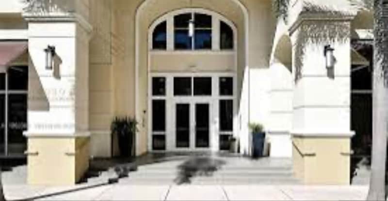 Building Photo - 2030 Douglas Rd