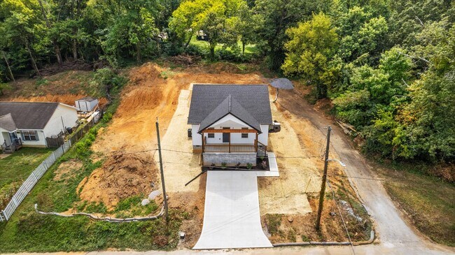 Building Photo - 3900 Lilac Ave
