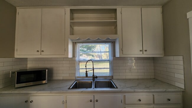 Building Photo - 5930 S New Hope Rd