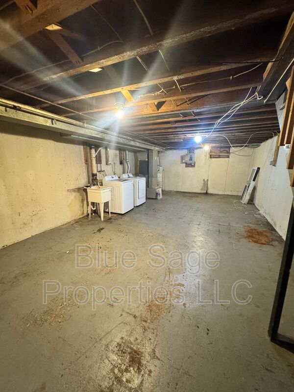 Building Photo - 545 S 4th St