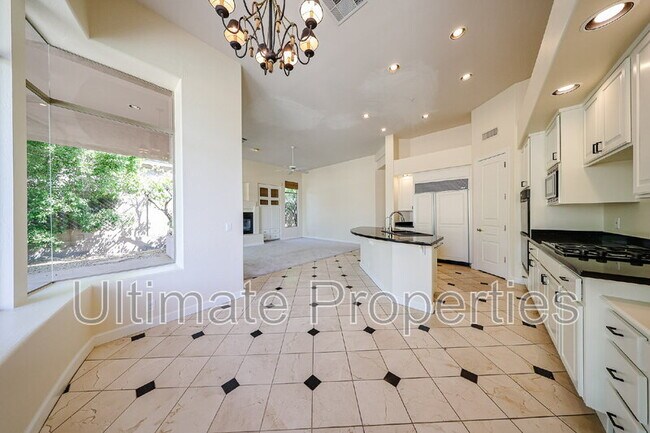 Building Photo - 11050 E Verbena Ln