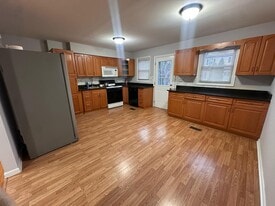 Building Photo - 226 S 16th Ave