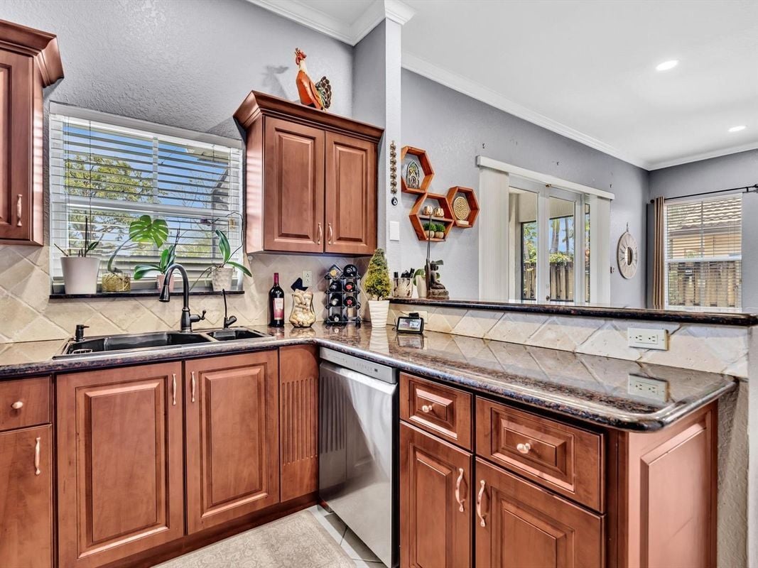 Building Photo - 14304 S Royal Cove Cir
