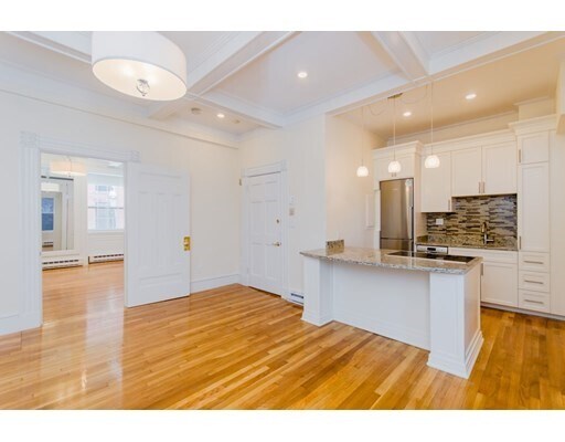 Building Photo - 15 Temple St