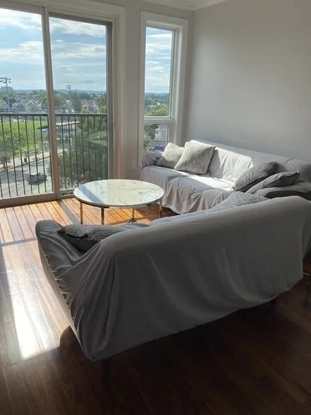 Living Room - 87 Medford St