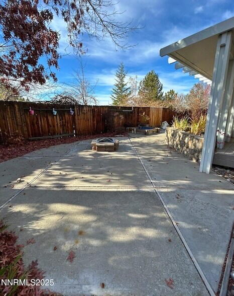 Building Photo - 1685 Southview Dr