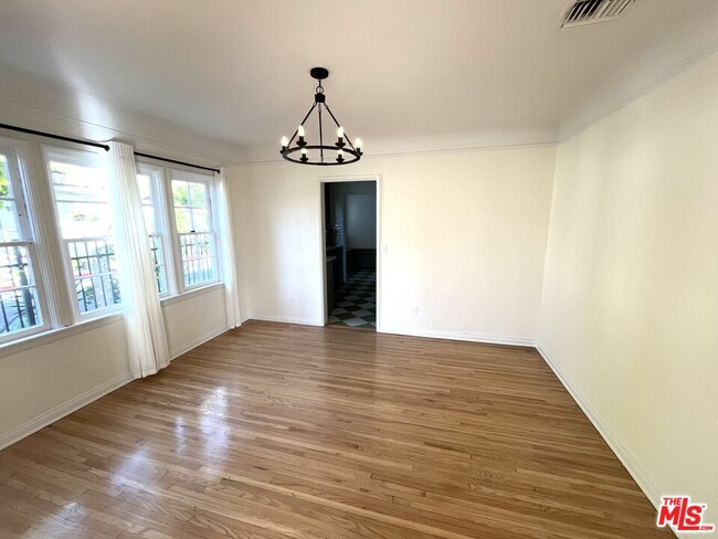 Building Photo - 958 N Vista St