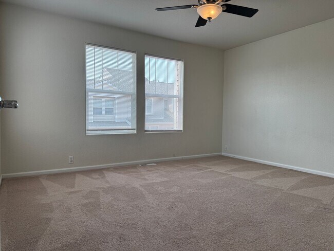 Building Photo - 7681 Sandy Springs Point
