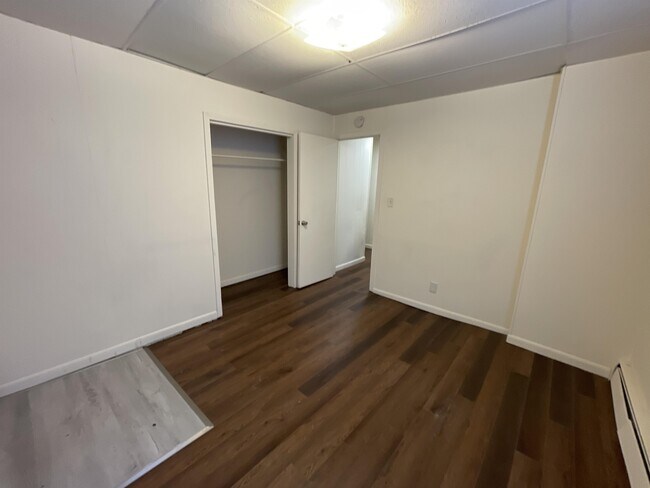 Building Photo - 122 W Market St