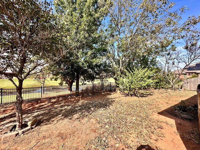 Building Photo - Charming 3-Bedroom Home with View in Moore, OK - Move In Deposit-Free! (If Qualified)