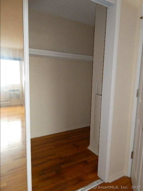 Building Photo - 203 W Walk