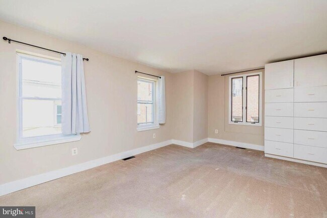 Building Photo - 114-18 Naudain St