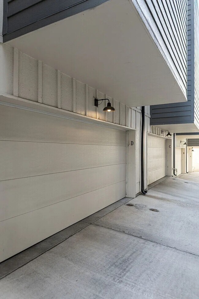 Building Photo - 3505 S Marion St