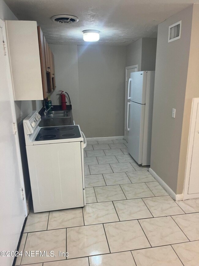 Building Photo - 1760 Mindanao Dr