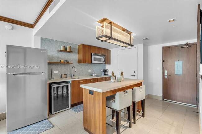 Building Photo - 6801 Collins Ave