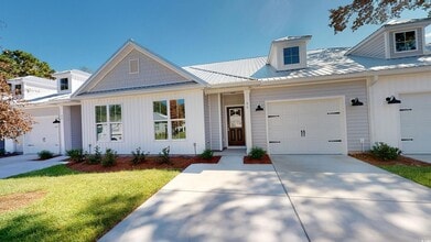 Building Photo - 13 Racquet Club Dr