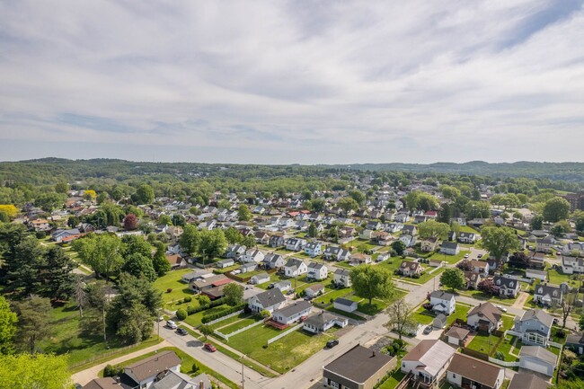 Building Photo - $300 OFF 1ST MONTH OF RENT THRU JUNE 20! B...