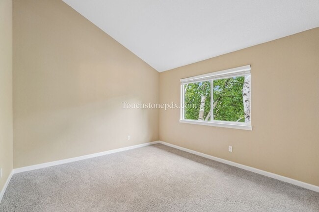 Building Photo - Light Filled Clackamas Condo with Covered Balcony and Community Amenities