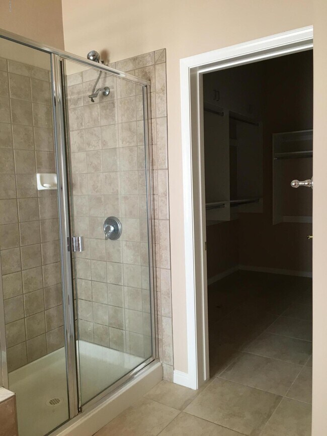 Building Photo - 2627 E Acoma Dr