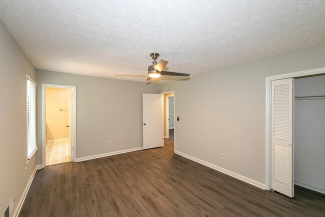 Building Photo - 3941 Kensington Dr