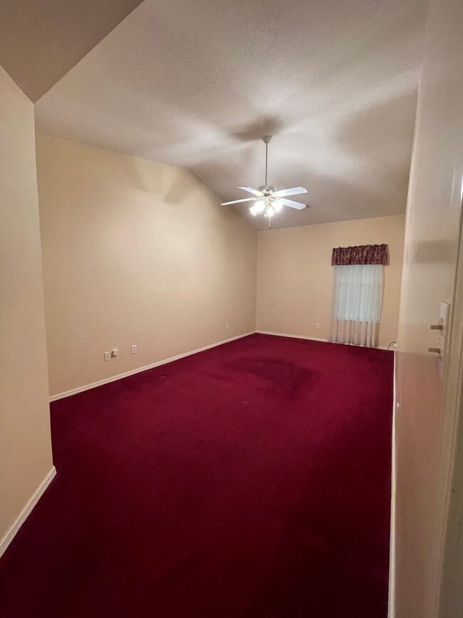 Building Photo - Maryville 37801 - 2 bedroom, 2 bath condo with a 1-car garage & sunroom - Call Tom Parry (865) 60...