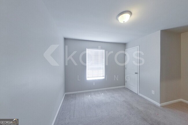 Building Photo - 214 York Ln