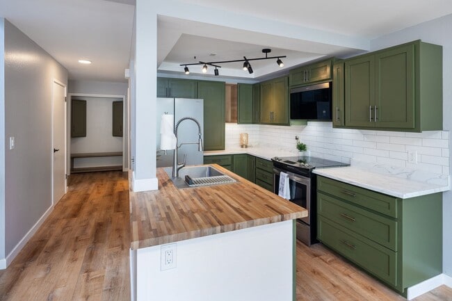 Building Photo - Hokuloa - 2 bedroom, 2 bathroom, 2 vehicle...
