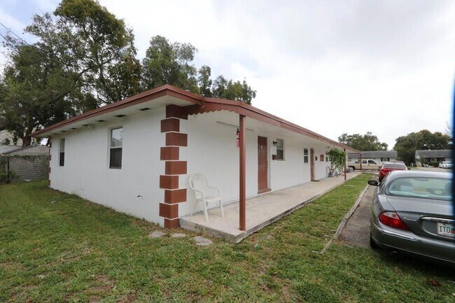 Building Photo - 327 Silver Beach Rd