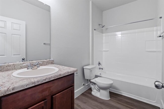 Building Photo - 175 Eves Necklace Dr.