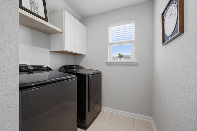 Building Photo - 184 Dahlia Falls Dr
