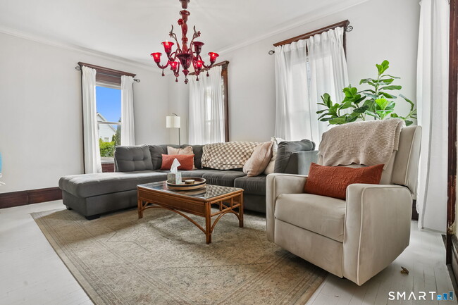 Building Photo - 8 Quintard Ave