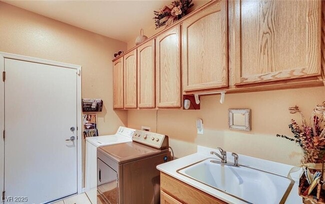 Building Photo - 2211 Waterton Rivers Dr