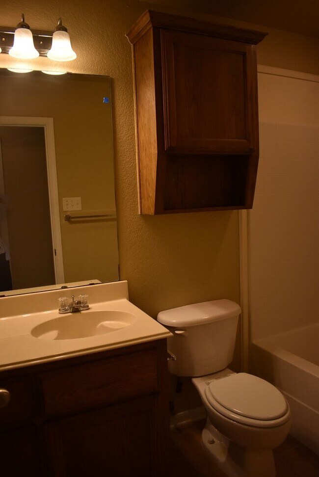 Building Photo - 1600 Nicholas Cir