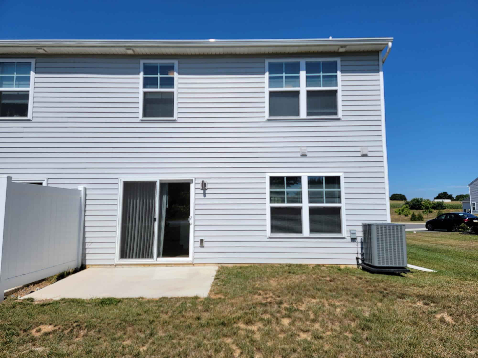 Building Photo - 3 Cobblestone Ct
