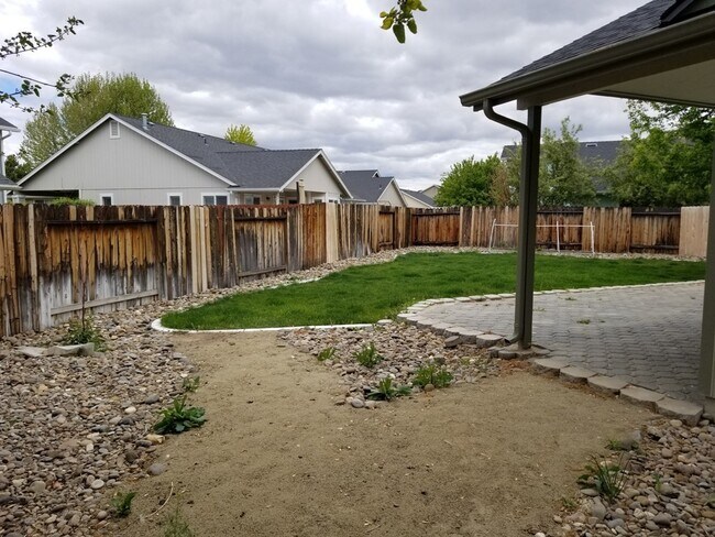 Building Photo - Rent Special $500 off 1st mo's