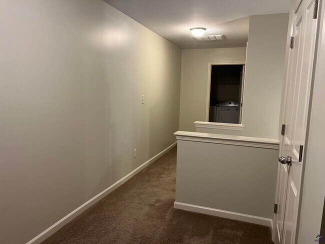 Building Photo - 204 Dog Fennel Ln