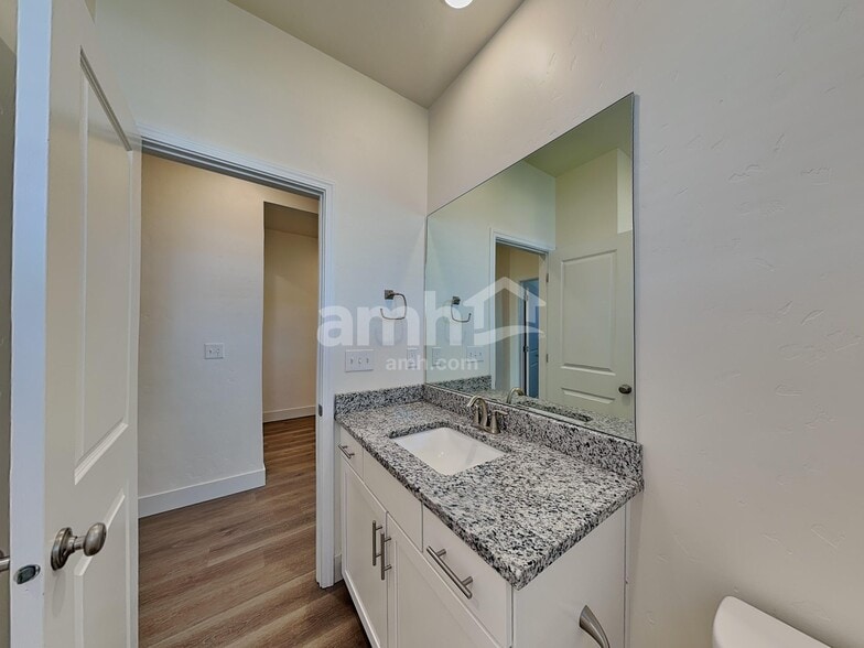 Building Photo - 3492 S Bartlett Ave