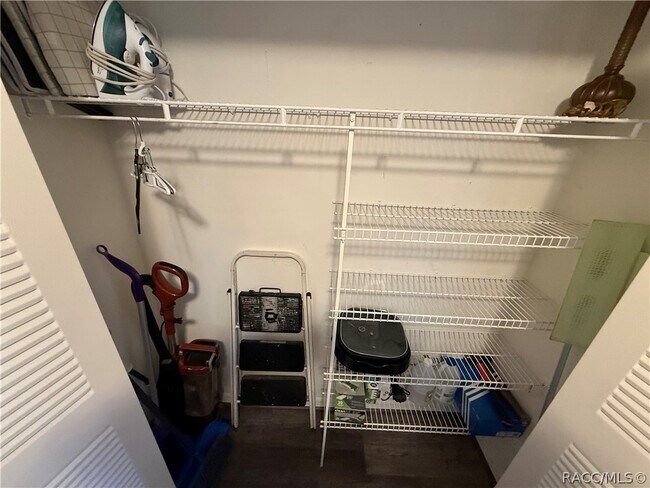 Building Photo - 943 SE Mayo Dr