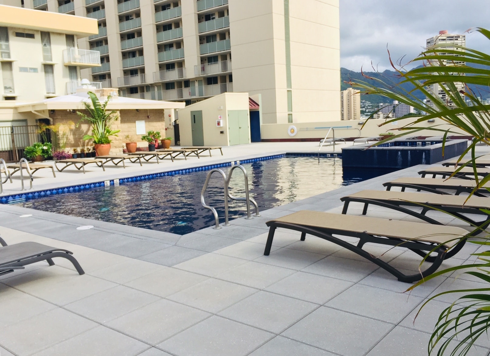 pool - 2211 Ala Wai Blvd