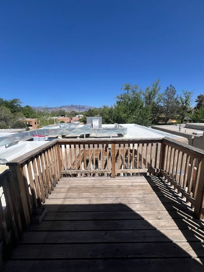 Building Photo - Beautifully Remodeled 2 Bedroom 1 Bath 1 C...