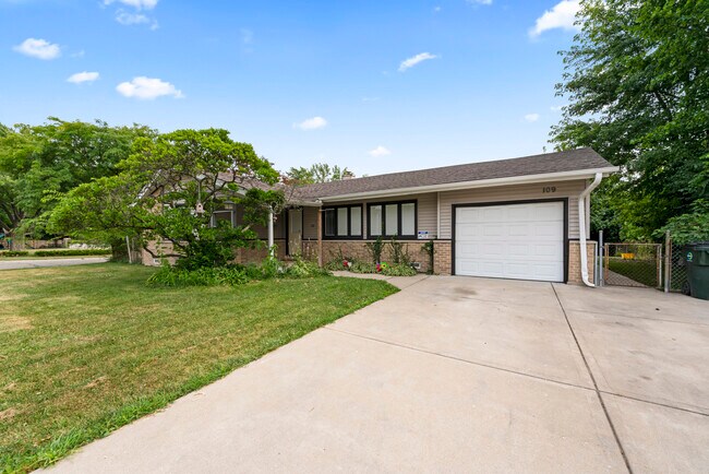 Building Photo - 109 Landmeier Rd