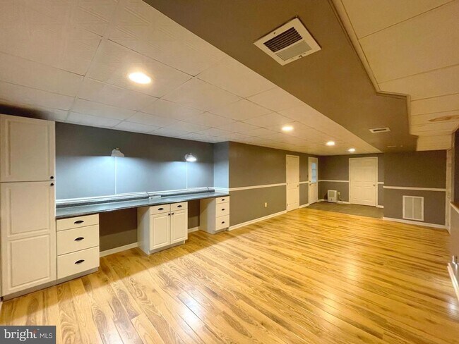 Building Photo - 20871 Freedom Run Dr