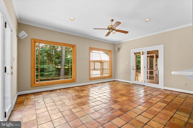 Building Photo - 1301 Daviswood Dr