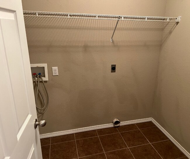 Building Photo - 221 Regency Dr