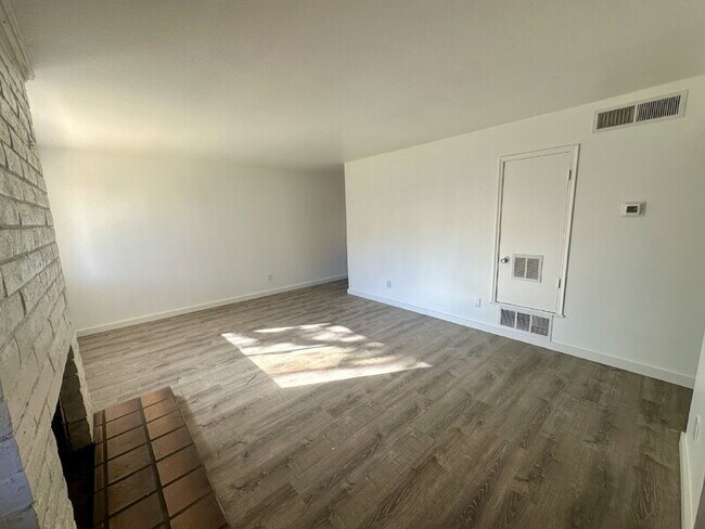 Building Photo - 2725 S Rural Rd