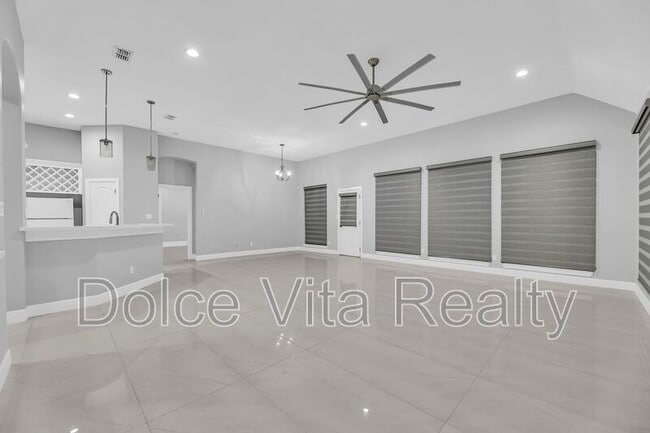 Building Photo - 10613 N 24th St