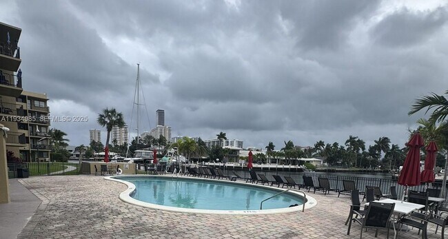 Building Photo - 301 Golden Isles Dr