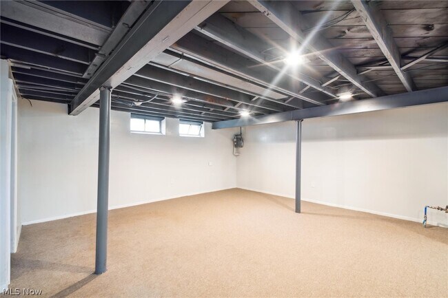 Building Photo - 5359 West Blvd