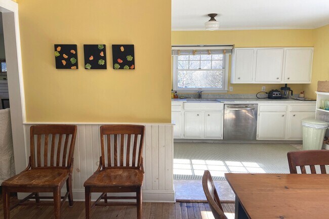 Building Photo - 166 Hog Creek Rd