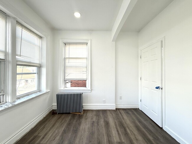 Building Photo - 275 Linden Ave